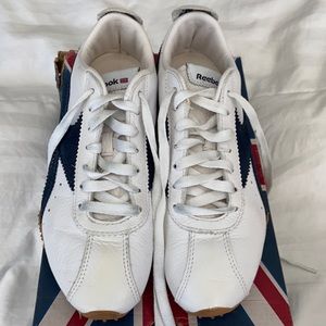 VINTAGE Barely worn Reebok Sneakers